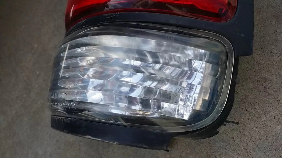 2000-2003 TOYOTA TUNDRA TAIL LIGHT RIGHT PASSENGER SIDE - OEM WITH BULBS