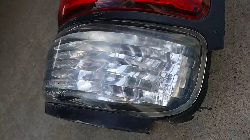 2000-2003 TOYOTA TUNDRA TAIL LIGHT RIGHT PASSENGER SIDE - OEM WITH BULBS