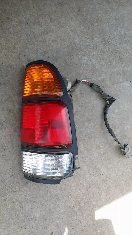 2000-2003 TOYOTA TUNDRA TAIL LIGHT RIGHT PASSENGER SIDE - OEM WITH BULBS