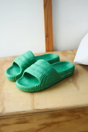ADILETTE 22 GREEN