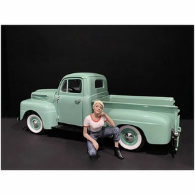 American Diorama Figurine - Car Girl in Tee Michelle Poly Resin for 1/24 Models