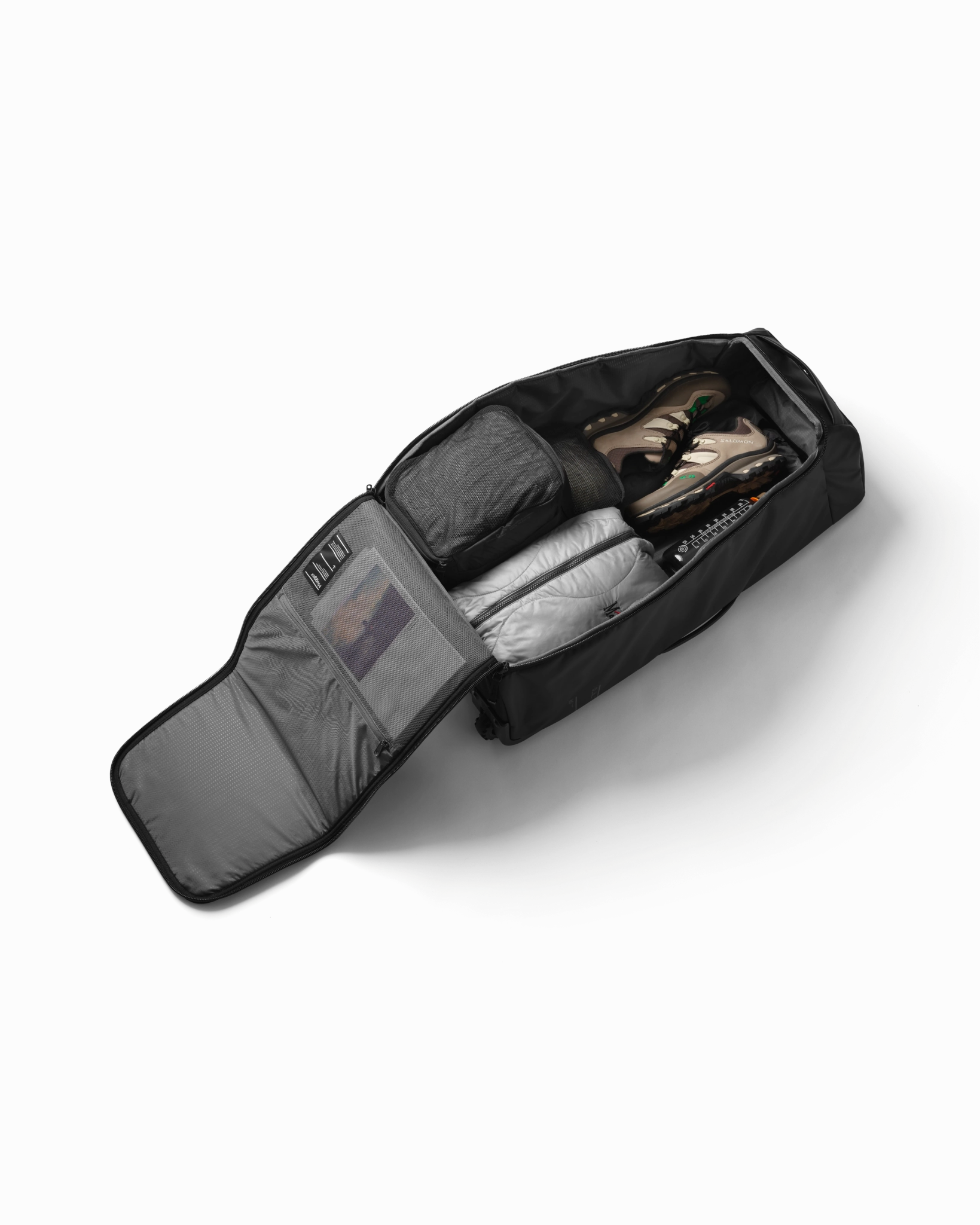 Hugger Roller Bag Check-in 60L Black Out