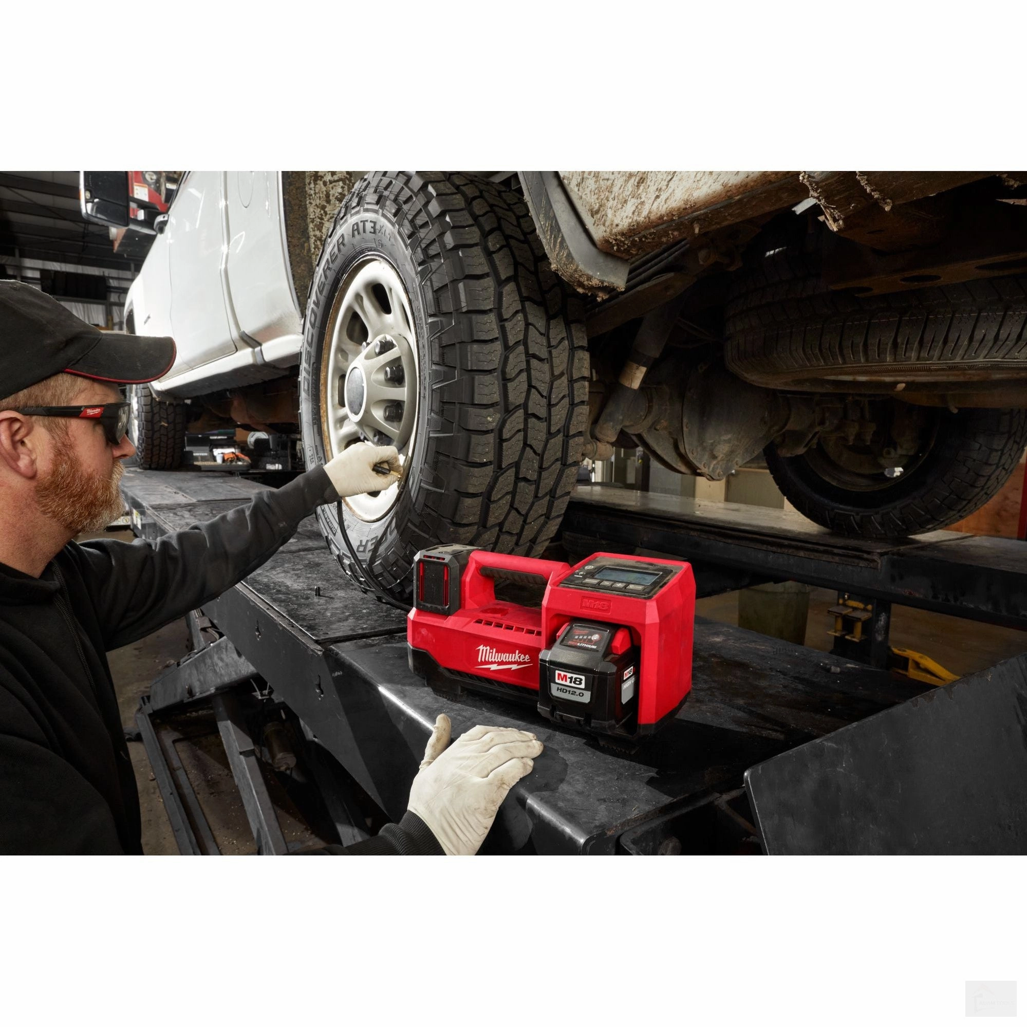 MILWAUKEE M18 Inflator [2848-20] (Tool Only)