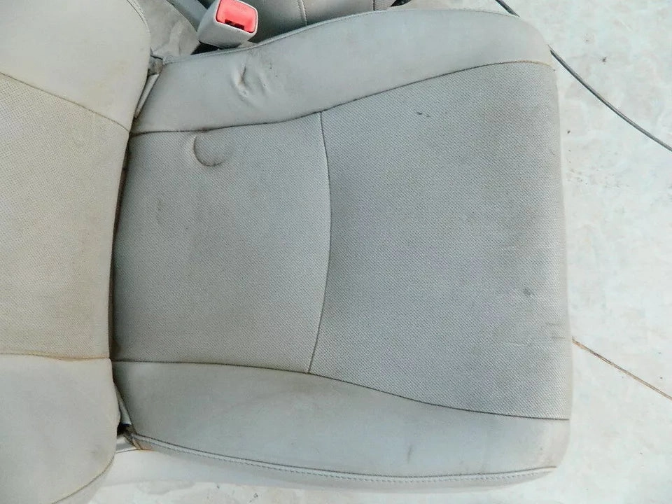 TOYOTA HIGHLANDER LEATHER SEATS - SET OF 5 ( FRONT PASSENGER 2ND & 3RD ROW)SEATS